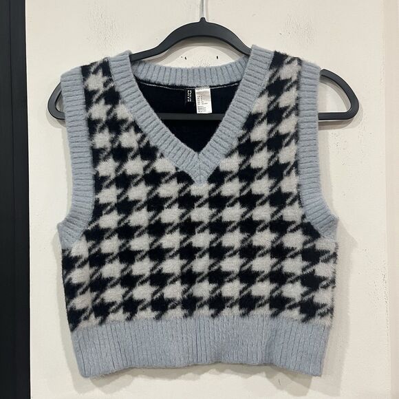 H&M Sweaters - H&M Divided Fuzzy Houndstooth Sweater Vest Size Small Preppy Academia Size Small